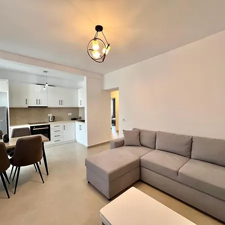 Dock&stay * Sarandë