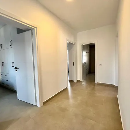 Dock & Appartement Sarandë